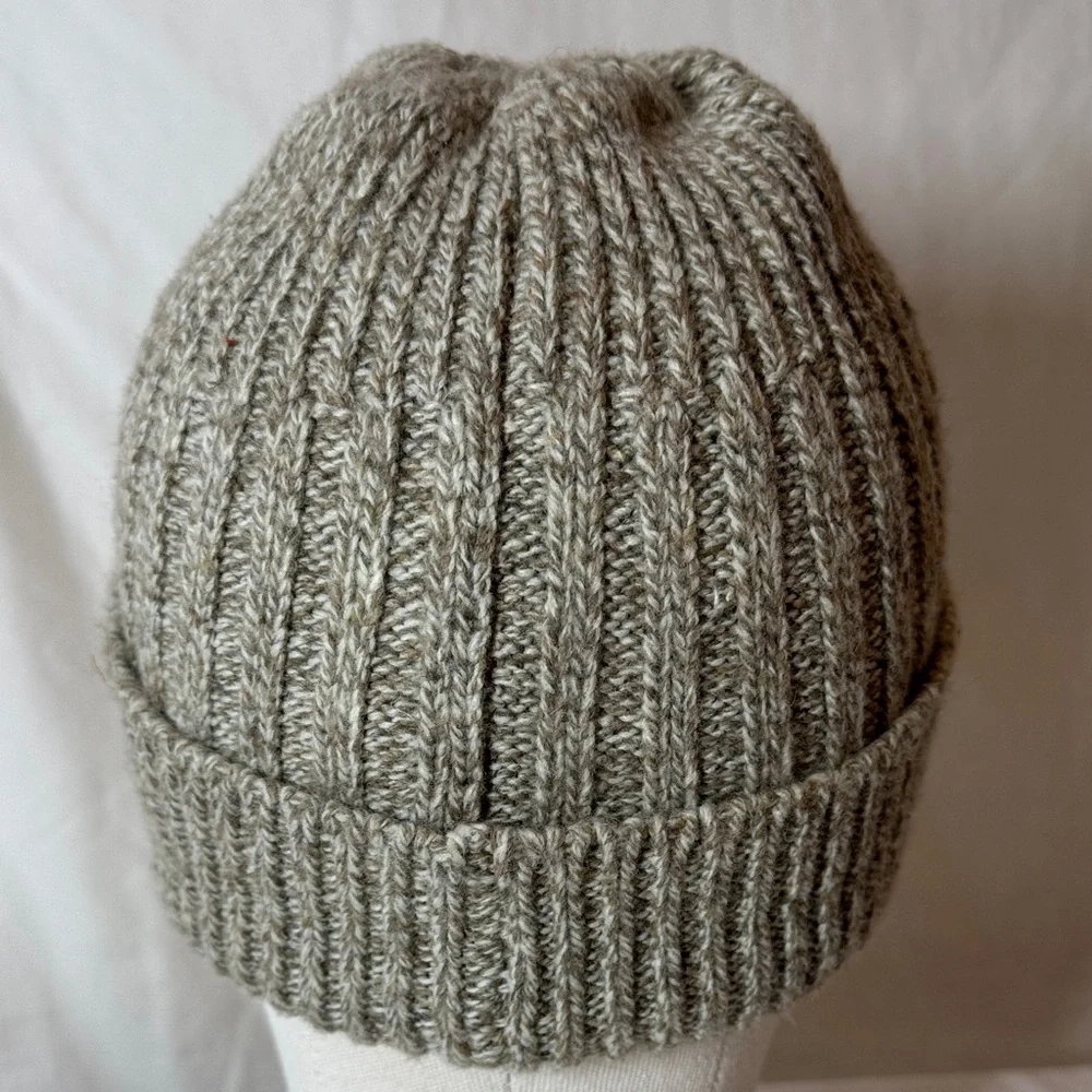 American Eagle Outfitters Tan/Cream Ribbed Beanie. OS.